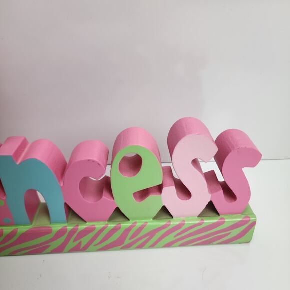 Princess Wood Carved Sign Décor Painted Vibrant Colors Shelf Sitting Design - Picture 3 of 9